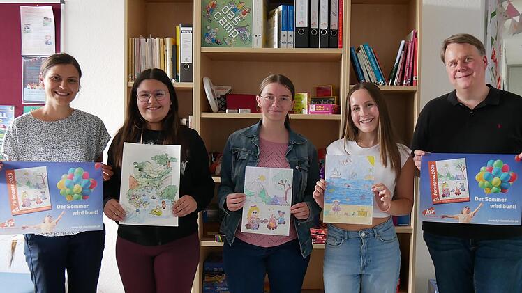 Die Gewinner wurden ausgezeichnet (v.&nbsp;l.): Theresa H&auml;fner (KJR-Jugendb&uuml;ro), Ariane Simo (3. Platz), Theresa Sch&ouml;pf (1. Platz), Leni Glauber (2. Platz) und Thomas Wilfling (KJR-Vorsitzender).