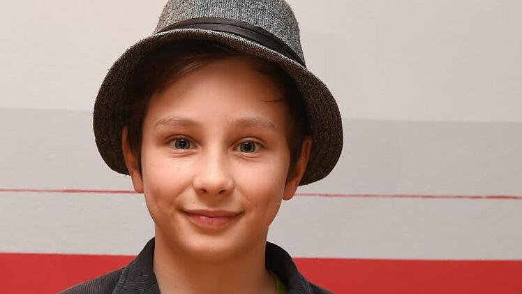 Magic Milan aus Bamberg ist ein sehr erfolgreicher Zauberschüler. Seine Tricks bringt er sich meistens selbst bei, bekommt aber auch magischen Unterricht von bekannten Zauberern. Foto: Ronald Rinklef
