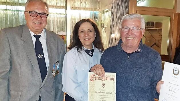 Vorsitzender Otmar Maldet, Schriftf&uuml;hrerin Melissa Schneider und Ehrenmitglied Walter Derbfu&szlig; Fotos: privat