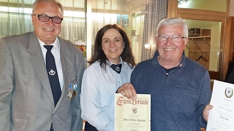 Vorsitzender Otmar Maldet, Schriftführerin Melissa Schneider und Ehrenmitglied Walter Derbfuß Fotos: privat