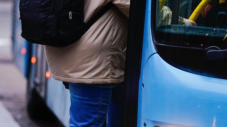 Rund 55 Millionen Euro wurden im Jahr 2021 für den öffentlichen Personennahverkehr in Unterfranken bereitgestellt. Symbolfoto: Uwe Anspach/dpa