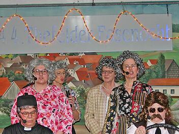 Die bekannten Oldies waren diesmal mit Martin Borscht und ihrem Pfarrer auf Seniorenfahrt.