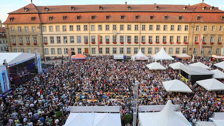 Höhepunkt, Publikumsmagnet und Abschluss zugleich: der Auftritt von Ten Years After am Montag auf dem Maxplatz Fotos: RiegerPress