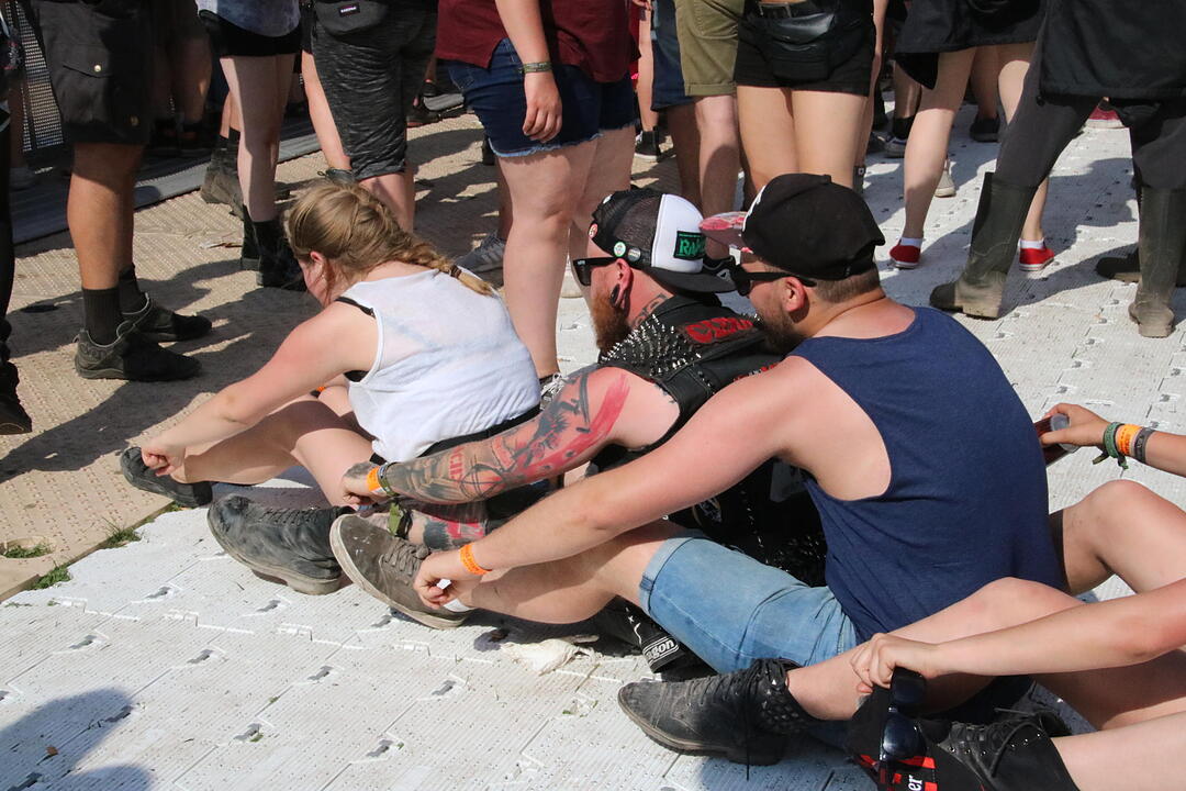 Halbnackt oder im Kostüm: Stimmung bei RIP 2017