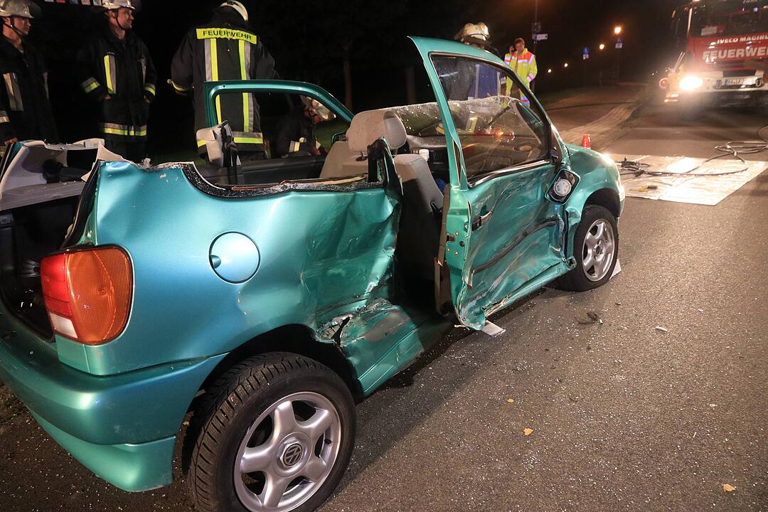 Schwerer Unfall in Hallstadt - Fahrer flieht