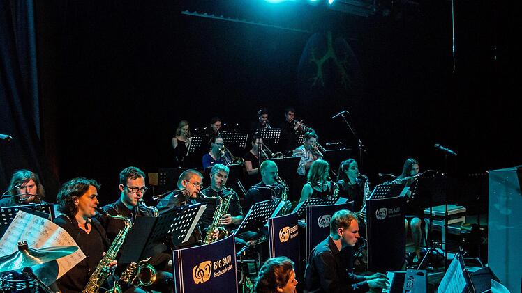 Impressionen vom Auftritt des Hochschulchores "Die Klangfänger" und der Hochschul-Bigband im Coburger KongresshausFoto: Jochen Berger