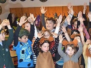 Beim Fliegerlied wollten alle Kinder abheben. Foto: Karl-Heinz Hofmann