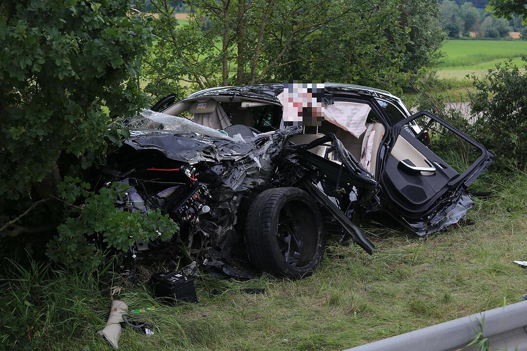 Ansbach: Fünfköpfige Familie bei Unfall verletzt