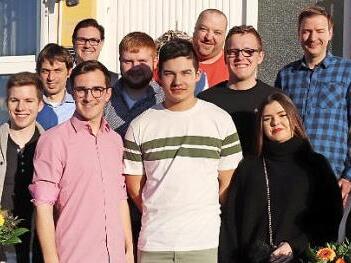 Der neue JU-Vorstand verabschiedet die Ausscheidenden und freut sich auf seine Aufgaben.  Foto: Johanna Blum