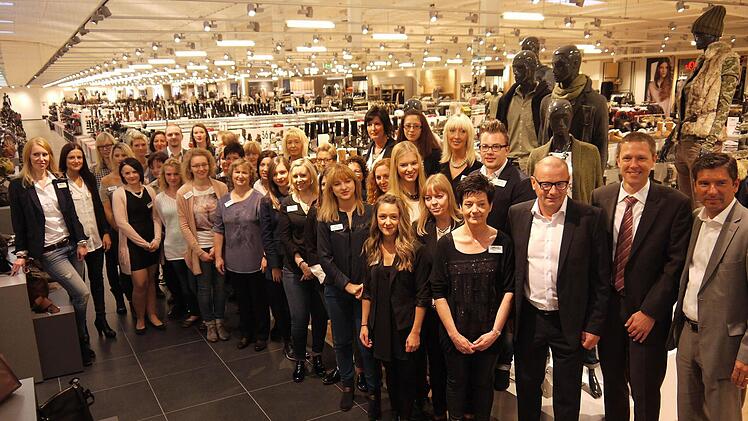 37 Mitarbeiter hat "Schuh Mücke" in Rödental jetzt, bis zu 50 könnten es werden.