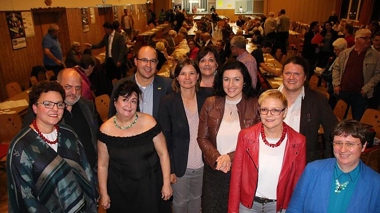 Eindrücke von der Podiumsdiskussion in Stengenroth. Foto: Ralf Ruppert