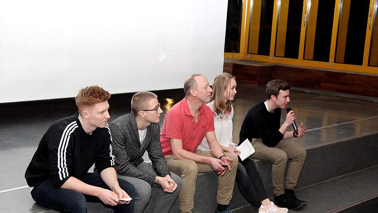 Stefan Köhler, Lars Töpperwien, Matthias Engel, Enikö Juhasz und David Niewelt berichteten aus der Partnerstadt.  Foto: Richard Sänger