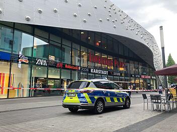 Polizei r&auml;umt Einkaufszentrum nach Drohung