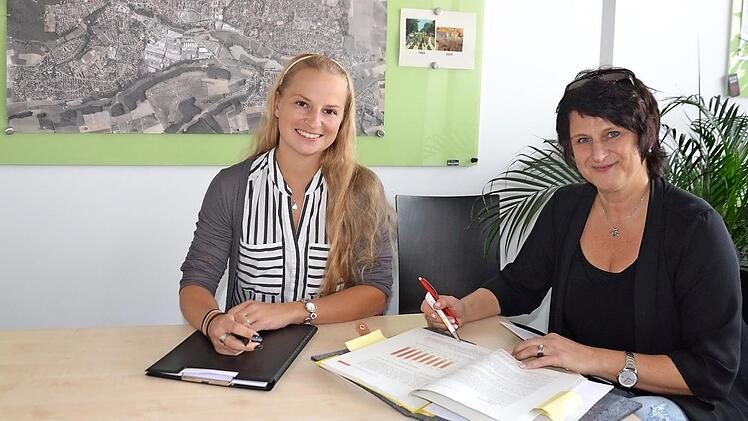Sonja Dietz (links) ist jetzt Assistentin von Bauamtsleiterin Silke Stadter.  Foto: Bernhard Panzer