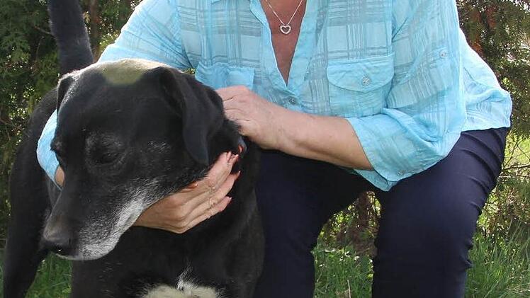 Beate Zepter mit ihrem Hund Balto. Foto: Sabine Herteux