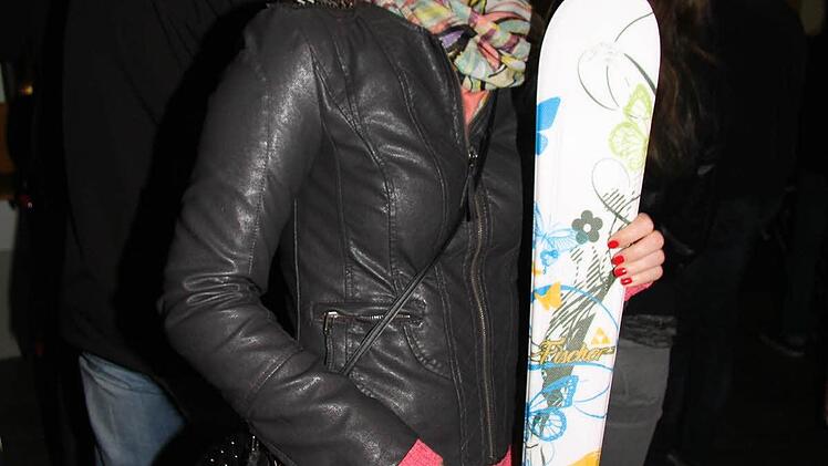 Amelie Beckstein (27) hat neue Skier mit Blümchendesign gefunden. "Die sehen einfach gut aus", freut sie sich über das Schnäppchen.