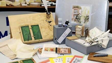 Kinder können in der Staatsbibliothek schreiben wie die Mönche und erfahren, wie Bücher im Mittelalter hergestellt wurden. Foto: Domberg-Museen