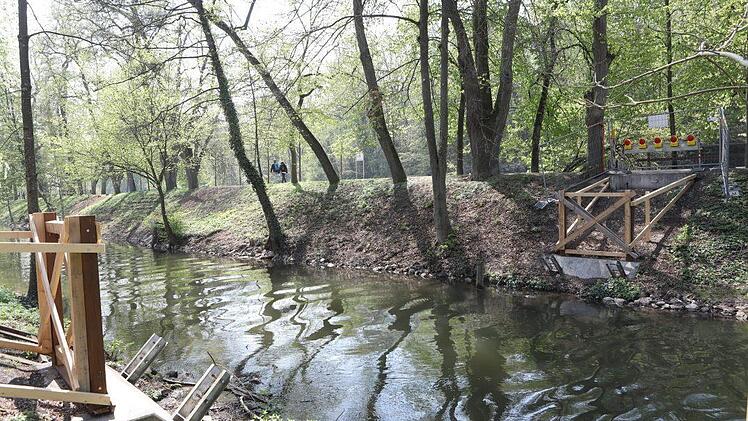 Der Steg fehlt weiterhin: Der Hollergraben kann auf Höhe der Ottostraße in Bamberg auch beim Weltkulturerbelauf nicht überquert werden.  Foto: Barbara Herbst
