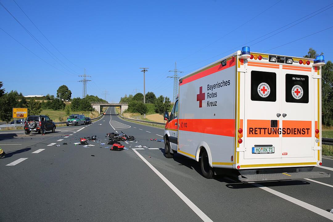 Schwarzenbach: Motorrad und Auto krachen auf B289 ineinander – junger Motorradfahrer verletzt