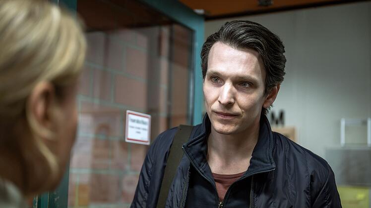 Der sensible Lehrer Ritchie Ludger (Sabin Tambrea) hat ein Ohr f&uuml;r die Sorgen seiner Sch&uuml;ler.