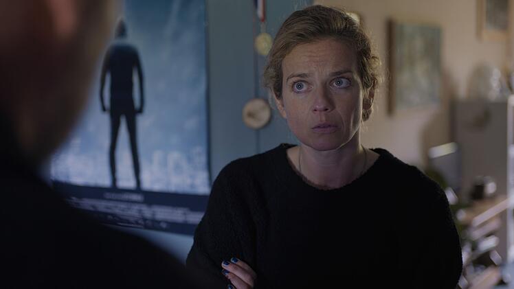 Yvonne Barthel (Julia Uttendorfer) ist schockiert, als sie vom Tod ihres Sohnes erf&auml;hrt. Sie dachte, er h&auml;tte nur mal wieder etwas angestellt.
