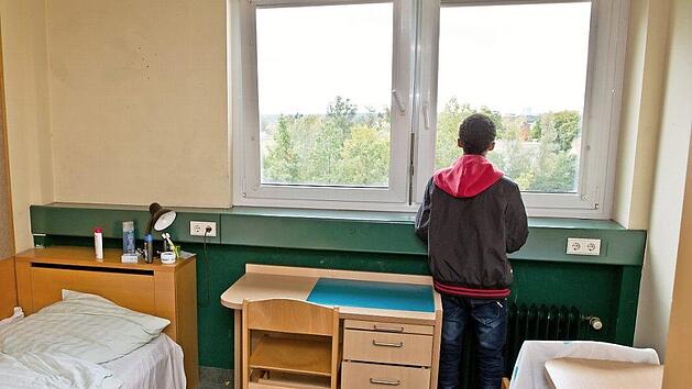 So trostlos und langweilig wie auf diesem Bild wird es f&uuml;r die von der Arbeiterwohlfahrt betreuten unbegleiteten minderj&auml;hrigen Fl&uuml;chtlinge aus Kulmbach auf ihrer Fahrt in die Oberpfalz der hoffentlich nicht werden. Die Bierfest-Gaudi aber werden sie verpassen.  Foto: dpa