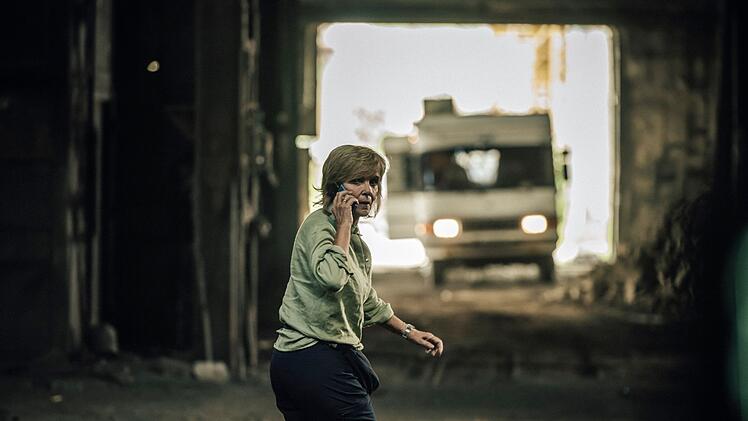Dieser "Lost Place" ist nicht nur verlassen, sondern der Zutritt obendrein gefährlich und verboten. Das erkennt Petra (Ulrike Kriener) beinahe zu spät.