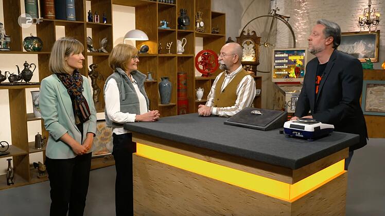 Damit hatte die Verk&auml;uferin in der Mittwochsausgabe der ZDF-Tr&ouml;delshow "Bares f&uuml;r Rares" nicht gerechnet: Ein unscheinbarer, "kohlrabenschwarzer" Fund aus einer Haushaltsaufl&ouml;sung sorgte bei Horst Lichter f&uuml;r eine gro&szlig;e &Uuml;berraschung. Trotz geringem Materialwert sprengte das rund 200 Jahre alte Glaubensobjekt sogar den Expertisenpreis.