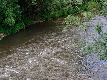 Die Saale - Im Zuge des Radwegekonzeptes des Landkreises wird bei Bad Bocklet Richtung Aschach ein neuer Steg über den Fluss gebaut. Foto: Björn Hein
