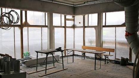 Die rund um die Uhr besetzte Schaltwarte kommt in Zukunft in diesen Raum, also von einem aktuell fensterlosen Raum in helle Räume. Foto: Ralf Ruppert