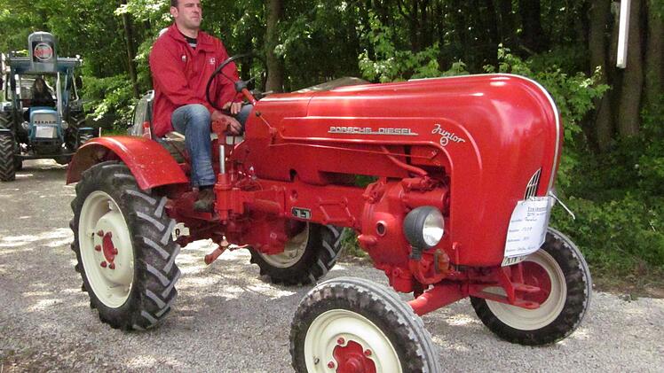 Jede Menge Oldtimer-Traktoren waren beim Treffen der historischen Schlepper in Gelbsreuth zu bestaunen. Foto: Stephan Tiroch