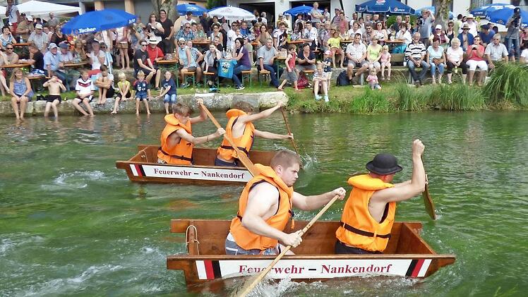 Bei angenehmen 25 Grad fand das 27. Brühtrogrennen auf der Wiesent statt.  Fotos: Thomas Weichert
