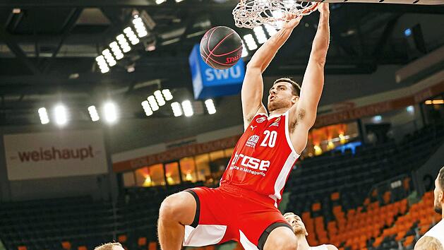 Chase Fieler war von den W&uuml;rzburgern nicht zu stoppen. Der Power Forward erzielte 18 Punkte, verteilte f&uuml;nf Assists und schnappte sich vier Rebounds.  Foto: Daniel L&ouml;b