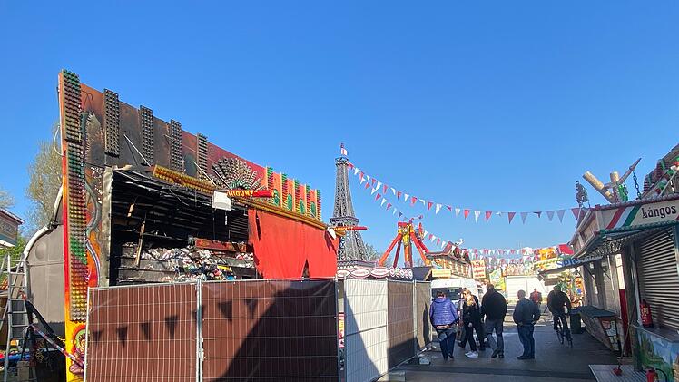 Feuer auf N&uuml;rnberger Volksfest: Brand in Losbude