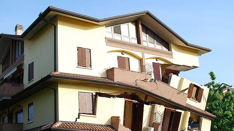 Hier droht Lebensgefahr beim Betreten: Ein Haus nach einem Erdbeben.