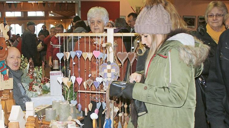 Auf dem Pressecker Weihnachtsmarkt wird viel geboten. Foto: Archiv