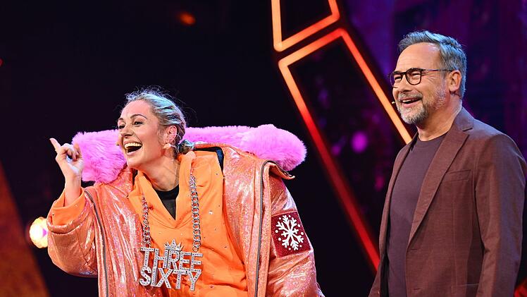 Ein sensationelles, aber viel zu kurzes Coembach: Ruth Moschner, jahrelang die Koryph&auml;e am Ratepult, kehrte als "Three Sixty" zu "The Masked Singer" zur&uuml;ck - und wurde gleich enttarnt.