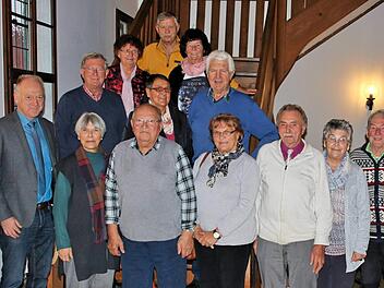 Zu Gast im Rathaus von Münnerstadt war eine Abordnung der Arbeitsgemeinschaft 60plus der SPD. Bürgermeister Helmut Blank (links) stand den Genossen Rede und Antwort.  Foto: Dieter Britz