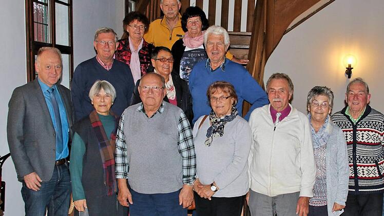 Zu Gast im Rathaus von Münnerstadt war eine Abordnung der Arbeitsgemeinschaft 60plus der SPD. Bürgermeister Helmut Blank (links) stand den Genossen Rede und Antwort.  Foto: Dieter Britz