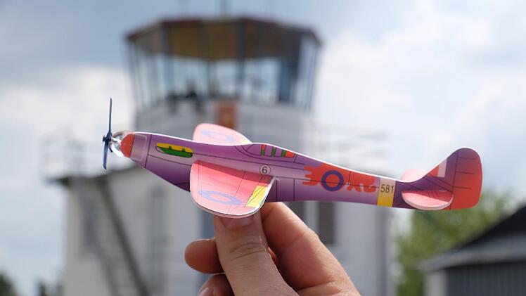 Kleine Flugzeugmodelle machten Geschmack auf die Rundflüge. Foto: Gerd Schaar