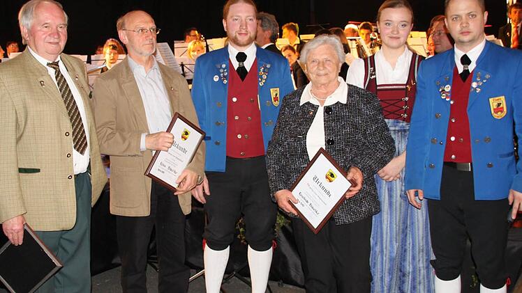 V.l.n.r. Heinz Lösslein, Klaus Plaschke, Stefan Plott, Rosalinde Plaschke, Christin Lerche, Daniel Baiersdorfer. Foto: Eckert