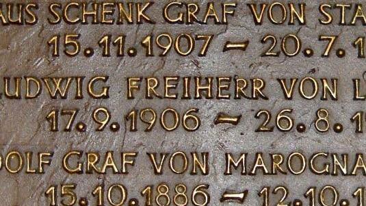 Eine Gedenktafel im Bamberger Dom erinnert an die Widerstandskämpfer im Bamberger Reiter-Regiment, unten Karl von Thüngen.