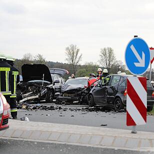Ammerndorf: Zusammenprall zwischen drei  Autos – Frau schwer verletzt