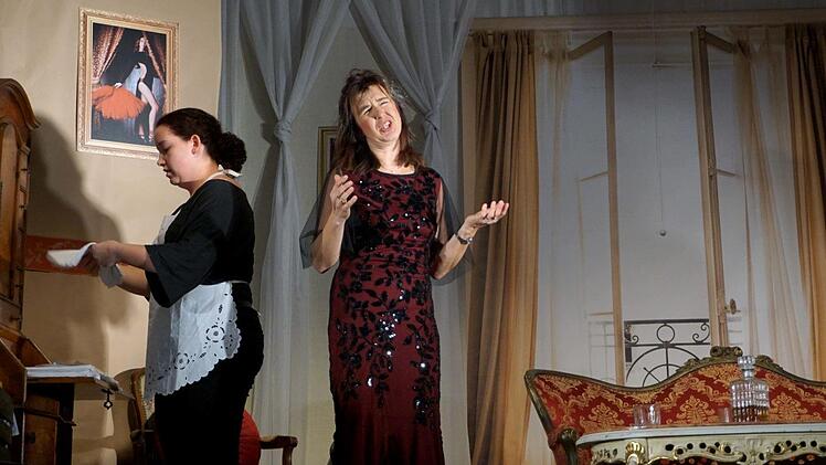 Georgette möchte ihre Untermieterinnen los werden.Richard Sänger