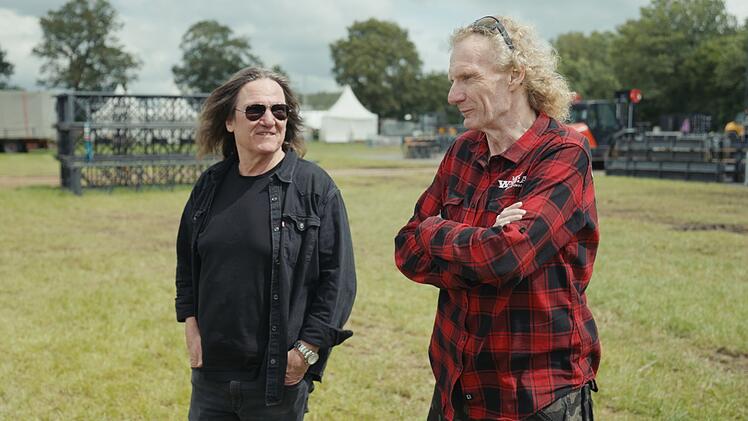 Legenden auf dem Holy Ground: Thomas Jensen (links) und Holger H&uuml;bner in "Wacken - Hearts Full of Metal".