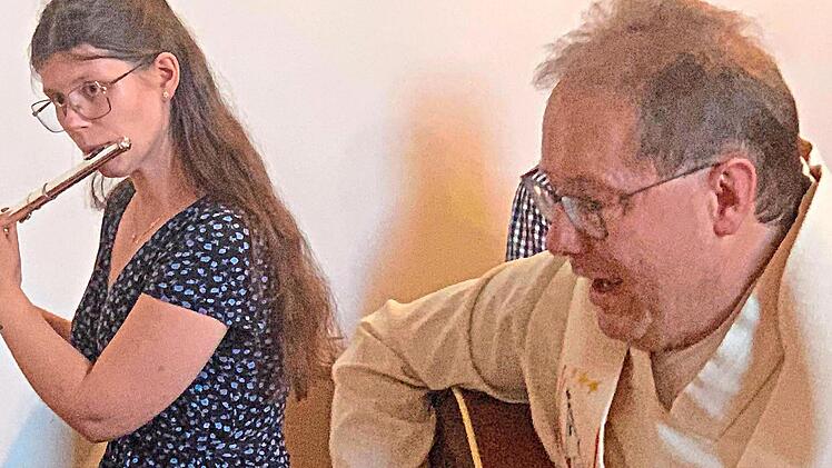 Musikalische Gestaltung: Channy Genzler und Pfarrer Thomas EschenbacherTheresia Rie&szlig;