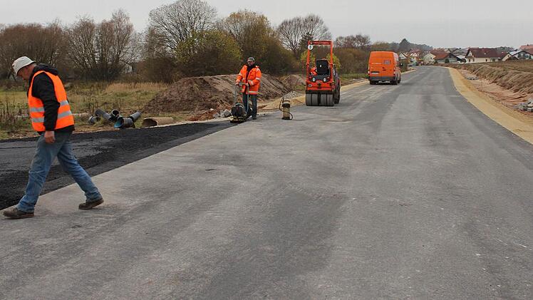 Vor Herrnsdorf nimmt die neue Staatsstraße Form an. Foto: Andreas Dorsch