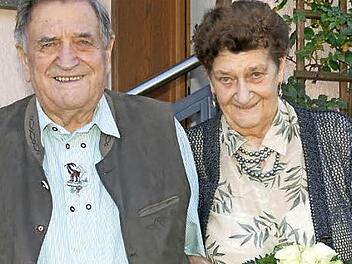 Sie sind seit 60 Jahren verheiratet: Diamantene Hochzeit feierten Robert und Maria Göbhardt im Eltmanner Stadtteil Weisbrunn.  Foto: sw