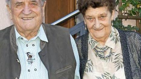 Sie sind seit 60 Jahren verheiratet: Diamantene Hochzeit feierten Robert und Maria Göbhardt im Eltmanner Stadtteil Weisbrunn.  Foto: sw