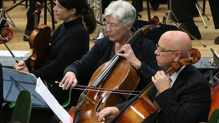 Impresionen vom Sinfoniekonzert in der Franz Goebel Halle Rödental mit dem Jugendorchester Rödental und dem Orchester der Musikfreunde NeustadtFoto: Jochen Berger